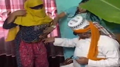 Skandal görüntüler: Hamile kalamayanların karınlara tokat atıp göbek deliklerine parmak soktu