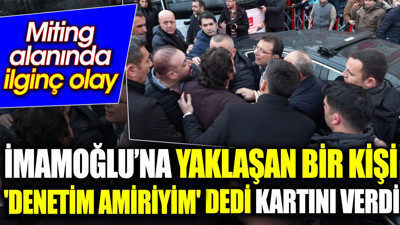 İmamoğlu’na yaklaşan bir kişi 'Denetim amiriyim' dedi kartını verdi. Miting alanında ilginç olay