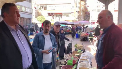 Vatandaş ancak bir avuç mercimek alabiliyor. 1 adet patlıcan 10 TL