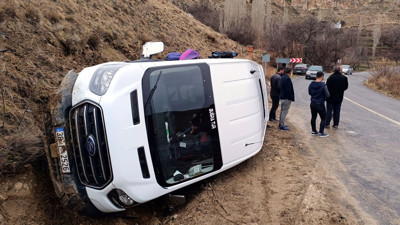 Kayseri'de öğrenci servisi devrildi: 10 yaralı