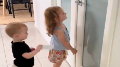 Çocuklarına özel sinema salonu kuran baba beğeni topladı