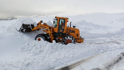 Karda mahsur kalan 60 kişi kurtarıldı
