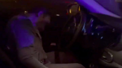 Araçta uyuyakalan alkollü taksi şoförü park halindeki araca çarpti