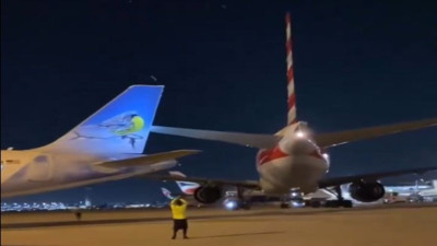 Miami Havalimanı apronunda kaza. Uçakların kuyrukları çarpıştı