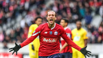 Milli futbolcu Yusuf Yazıcı kapış kapış