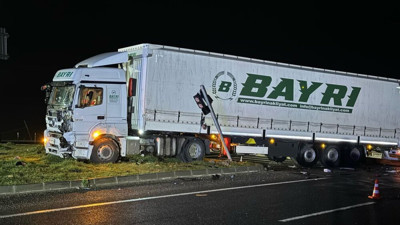 Mardin'de öğrenci minibüsü ile TIR çarpıştı: 15 yaralı