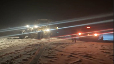 Bitlis’te yoğun kar yağışı sebebiyle araçlar mahsur kaldı