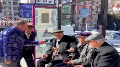 Seçim anketi yapan muhabir yaşlı amcaların isteğine şaşırdı: Bize karı bul