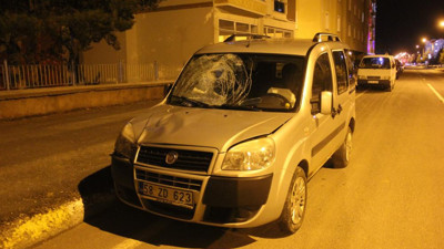 Hafif ticari aracın çarptığı yaya ağır yaralandı