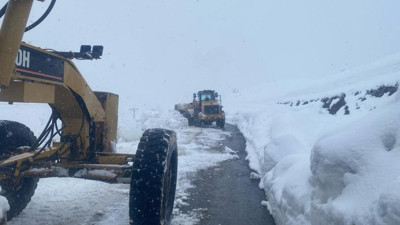 Hakkari'de kapanan 191 yerleşim yol yeniden açıldı
