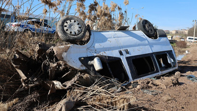 Diyarbakır'da öğrencileri taşıyan servis şarampole devrildi: 9 yaralı