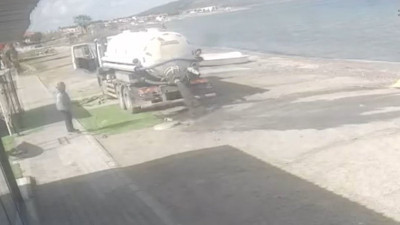 Ayvalık'ta önce denize sonra sokaklara lağım boşalttılar