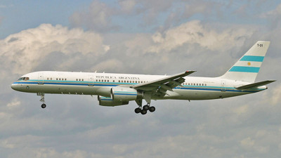 Venezuela, Arjantin'den gelen tüm uçaklara hava sahasını kapattı