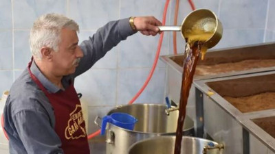 2 litresi 25 TL'den satılıyor. Kapısında kuyruk oluyorlar