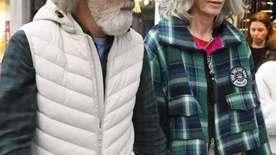 Serenay Sarıkaya’nın annesi ve Cansu Tosun’un babası ilk kez el ele yakalandı