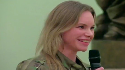 Putin'in beklenmeyen iltifatı karşısında utanan kadın gündem oldu