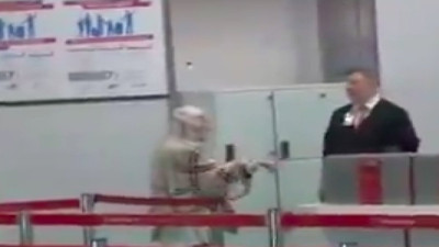 İran'a dönmek istemediği için 2 aydır İstanbul'da havalimanında mahsur kalan İranlı akademisyen kadın