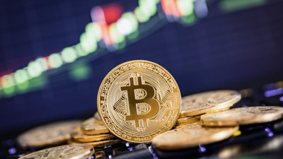 Bitcoin’de zirve sonrası sert düşüş