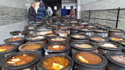 Yapımı saatlerce sürüyor, hazır olunca kaleden davul çalınıyor. Yüzyıllardır yaşayan gelenek sofraların vazgeçilmezi