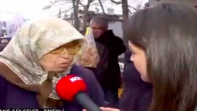 Türkiye Yüzyılı demişlerdi o sırada titreyen elleriyle bastonundan destek alarak 91 yaşında ucuz pide için sıra bekleyen Dürdane Teyze