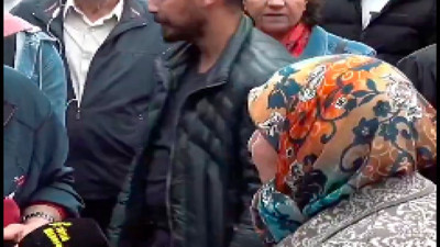 Sokak röportajında konuşan 84 yaşındaki teyze: 'İş arıyorum bulaşık yıkamak için'