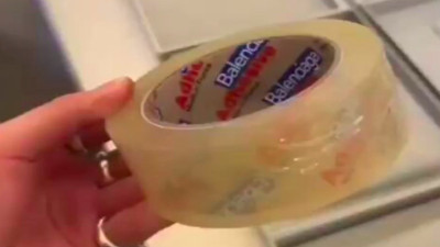 Marka çılgınlığı: Koli bandı bilekliği 275 euro (9,650 TL) fiyatla satışa sunuldu