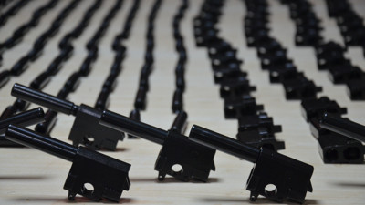 Ev eşyası taşıyan tırda binlerce silah parçası ele geçirildi