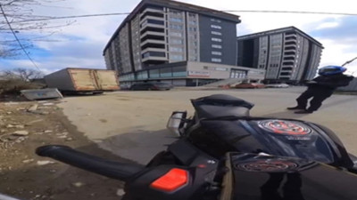 Park halindeki kamyonet yokuştan kaydı, motosikletli ölümden döndü