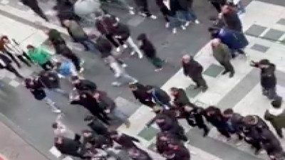 Maç öncesi Trabzon'da Fenerbahçe montuyla gezen kişiye saldırdılar