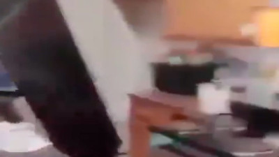 12 yaşında çocuğun elinden telefonu alınınca evi savaş alanına çevirdiği iddia edilen görüntüler şok etti