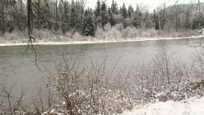 Rus kardeşiyle buluşmak için nehri yüzerek geçti