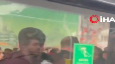 Önündeki kişi dolu metrobüse binmedi diye 'senin yüzünden binemedim' kavgası çıkarttı
