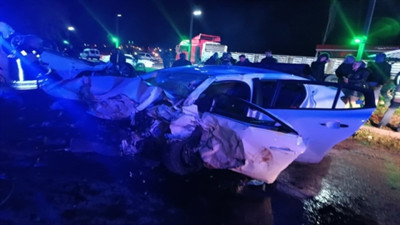 Ankara'da iki otomobil çarpıştı: 2 ölü, 1 yaralı