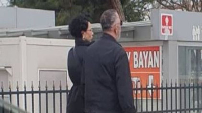 Cem Yılmaz genç sevgilisiyle ilk kez el ele görüntülendi