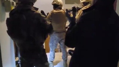 Bakan Yerlikaya 14 ilde düzenlenen operasyonlarda 34 şüphelinin yakalandığını açıkladı