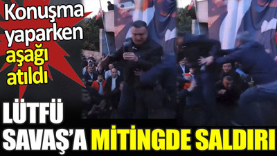 Son dakika... Lütfü Savaş'a mitingde saldırı. Konuşma yaparken aşağı atıldı