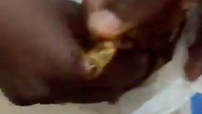 Karabük'teki yabancı öğrencilerin çekirge yediği video sosyal medyada gündem oldu