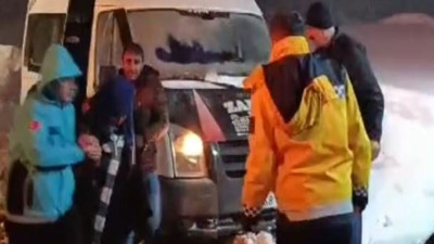 VEDAŞ ekipleri fırtınada kabusu yaşadı