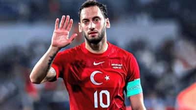 Hakan Çalhanoğlu kararını verdi