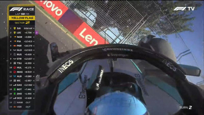 Mercedes'in ünlü sürücüsü kaza yaptı