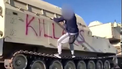 Putin fanatikleri Dedeağaç'taki trenleri hedef aldı