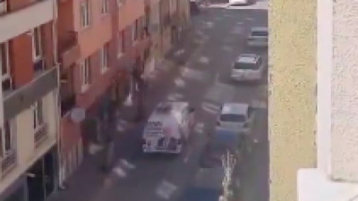 Zafer Partisi'ne ait seçim aracı Eskişehir'de Kurtlar Vadisi müziği çalarak gezdi