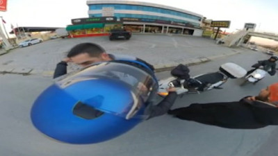 Kocaeli'de trafikte kavga: Sürücüler bir anda birbirine sarıldı