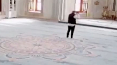 Hassas görüntüler: Cezaevinden izinli çıkıp önce annesiyle kız kardeşini sonra camide kendini öldürdü