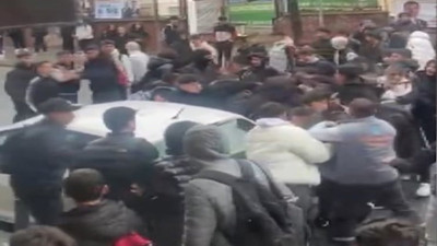 İstanbul'da liseliler arasında bıçaklı kavga: 3 yaralı