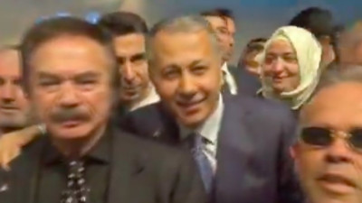 Orhan Gencebay ve İçişleri Bakanı Ali Yerlikaya'nın arasındaki anlık gerginlik