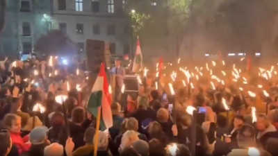 Macaristan'da halk sokağa indi