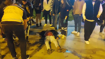 Motosiklete şerit değiştirirken çarptı: 2 yaralı