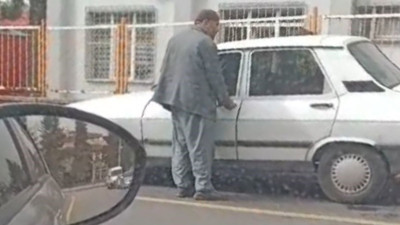 Dilencinin 2 saatlik kazancı iş insanlarını aratmadı. Otomobilini park edip dilenmeye gitti