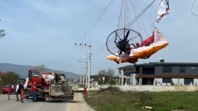 Aday tanıtımına yapan paramator tele takıldı pilot yaralandı